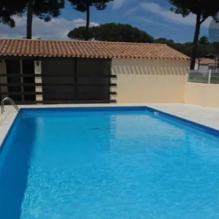 T2/4 Pers/ Rez De Jardin\pinede\piscine Lägenhet *