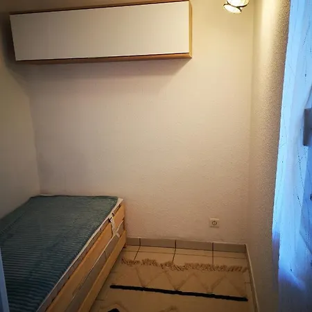 T2/4 Pers/ Rez De Jardin\pinede\piscine *